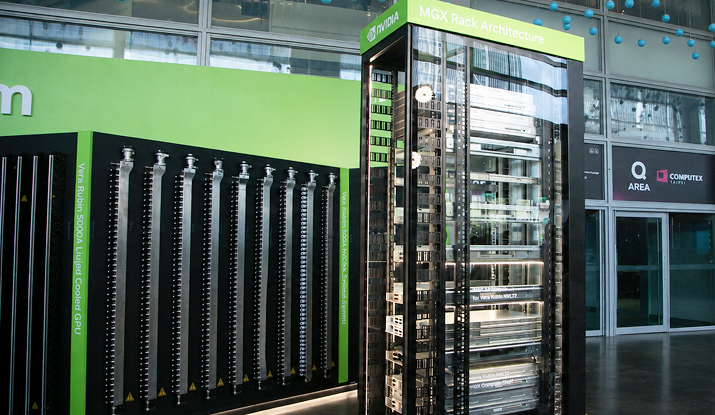 NVIDIA展出Rubin 架構的 MGX 模組化伺服器機架（MGX Rack Architecture），鴻海為其製造與系統整合夥伴之一。